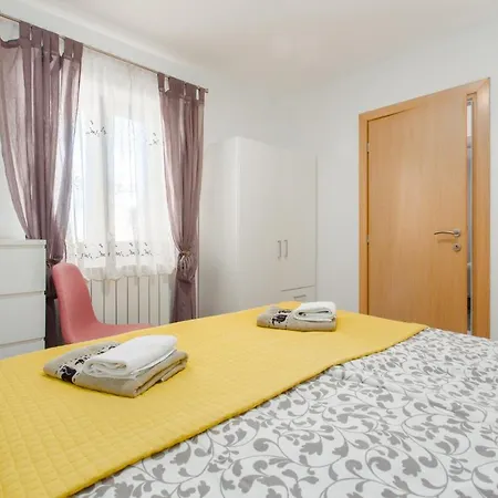 Alex Deluxe On 波雷奇