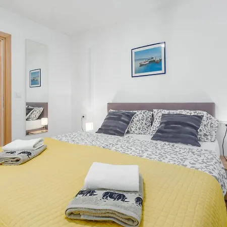 Alex Deluxe On * 波雷奇