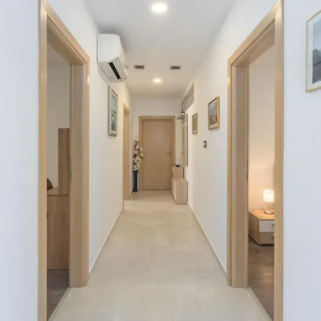 Alex Deluxe On * 波雷奇