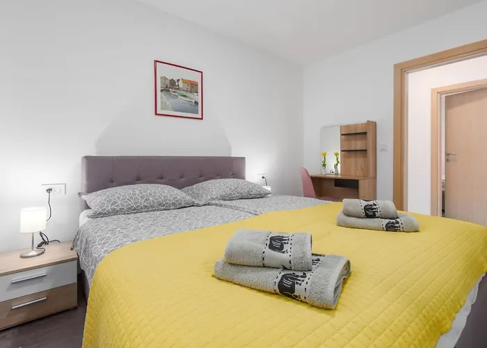 Alex Deluxe On アパート